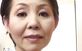 M615G03 A neat mature woman with short hair that looks good in kimono!